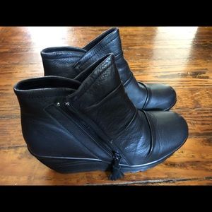 Skechers wedge booties